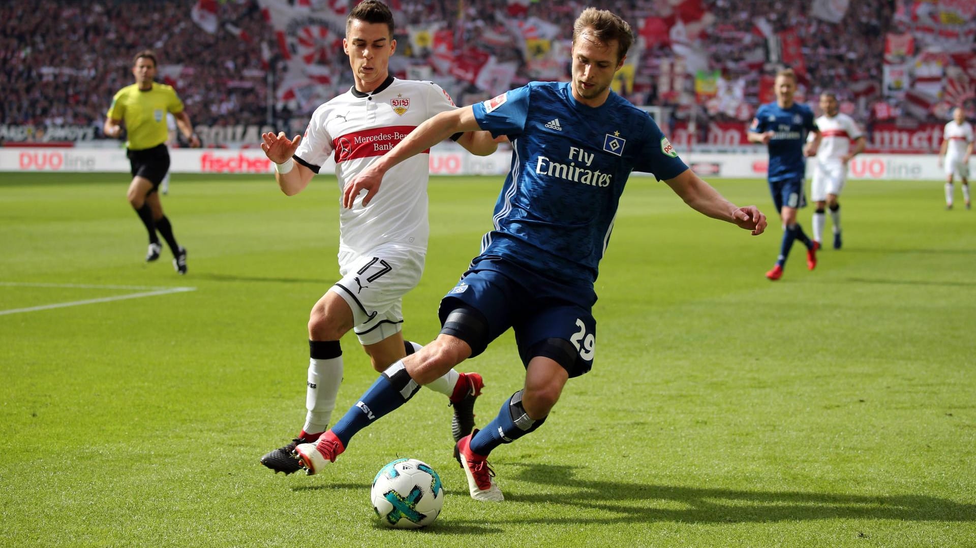 Beim VfB Stuttgart gelang Matti Steinmann (vo.) und seinem HSV zwar kein Sieg, das Team zeigte allerdings einige gute Anätze.