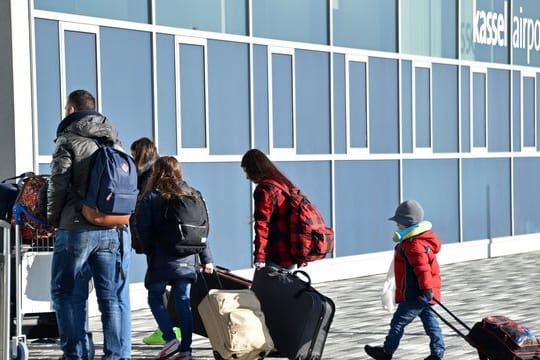 Abgelehnte Asylbewerber reisen freiwillig zurück in den Kosovo und nach Albanien.