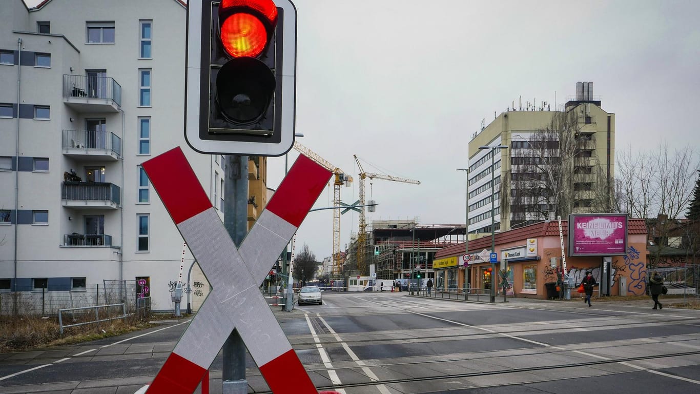 Bahnübergang ohne Schranke: An einem solchen Übergang wurde eine Autofahrerin schwer verletzt.