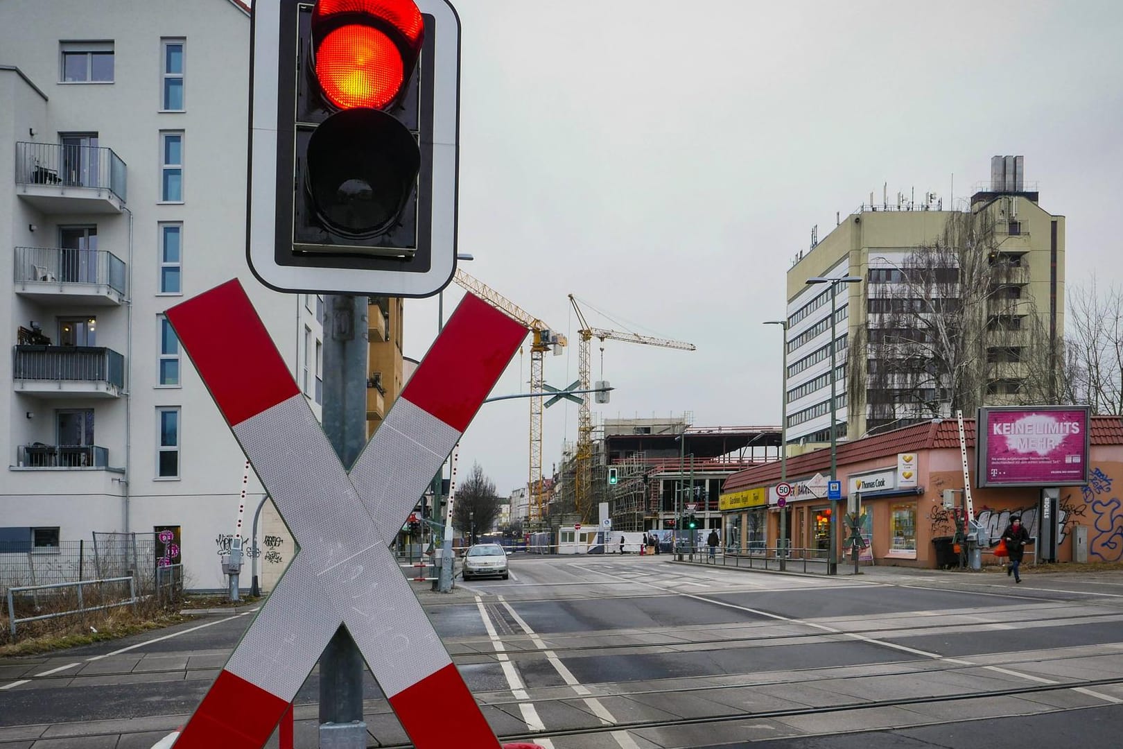 Bahnübergang ohne Schranke: An einem solchen Übergang wurde eine Autofahrerin schwer verletzt.