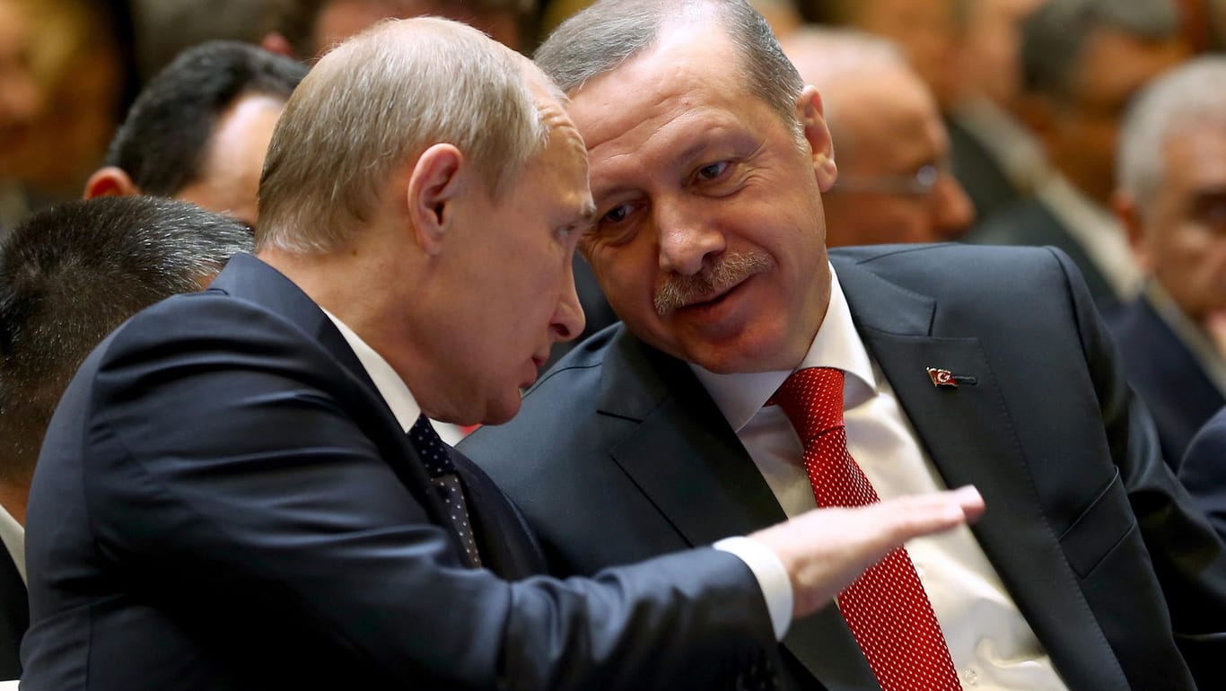 Staatschefs im Gespräch: Russlands Präsident Putin (l.) und der türkische Staatschef Erdogan haben viele gemeinsame Interessen – außer in Syrien.