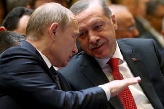 Staatschefs im Gespräch: Russlands Präsident Putin (l.) und der türkische Staatschef Erdogan haben viele gemeinsame Interessen – außer in Syrien.