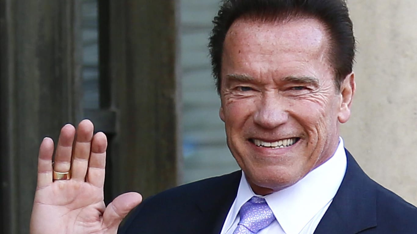Arnold Schwarzenegger: Nach seiner Herz-OP meldet er sich über Twitter zu Wort.