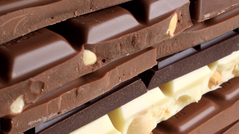 Gestapelte Schokoladentafeln: Der Anteil von Kakao wirkt sich auf den Geschmack aus.