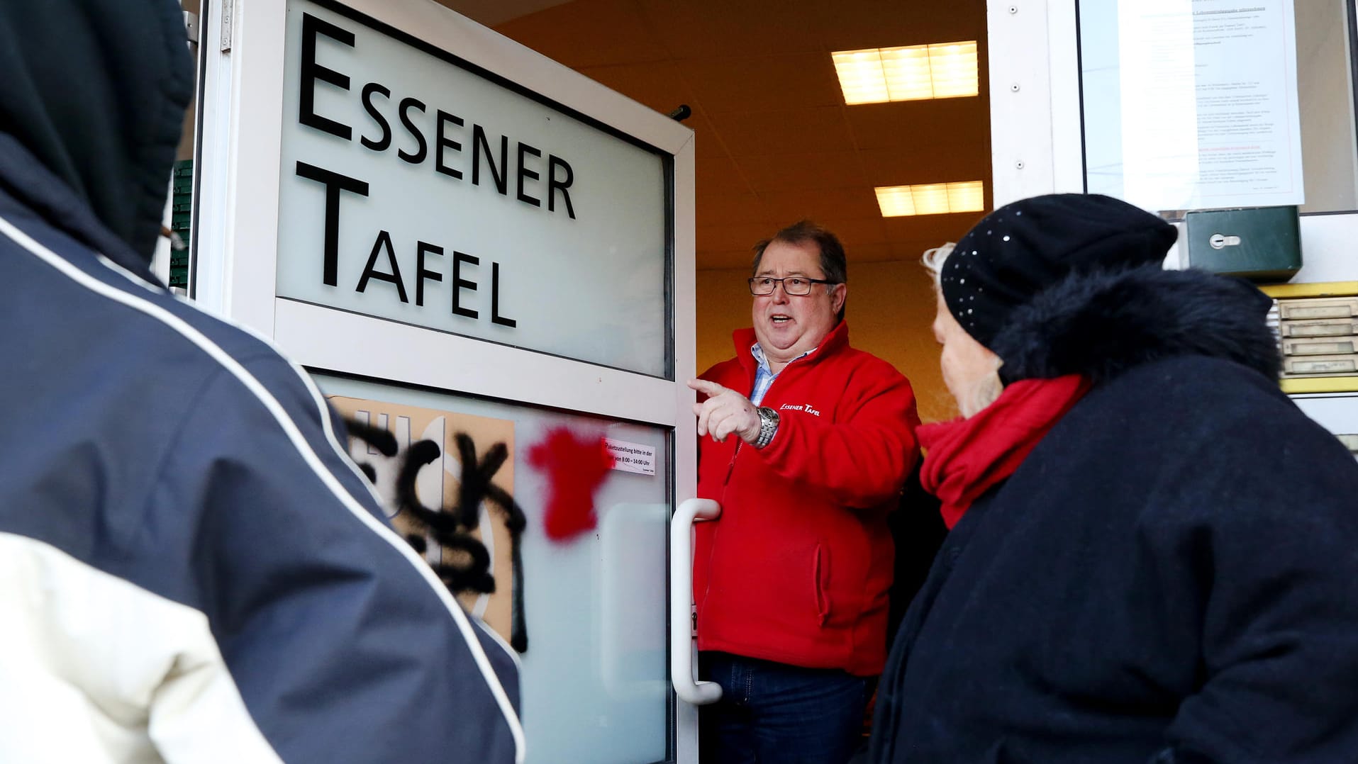 Jörg Sartor, Chef der Essener Tafel, wird ab Mittwoch wieder Ausländer als Neukunden aufnehmen.