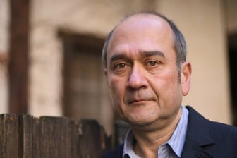 Der Lyriker Farhad Showghi erhält den Peter-Huchel-Preis 2018.