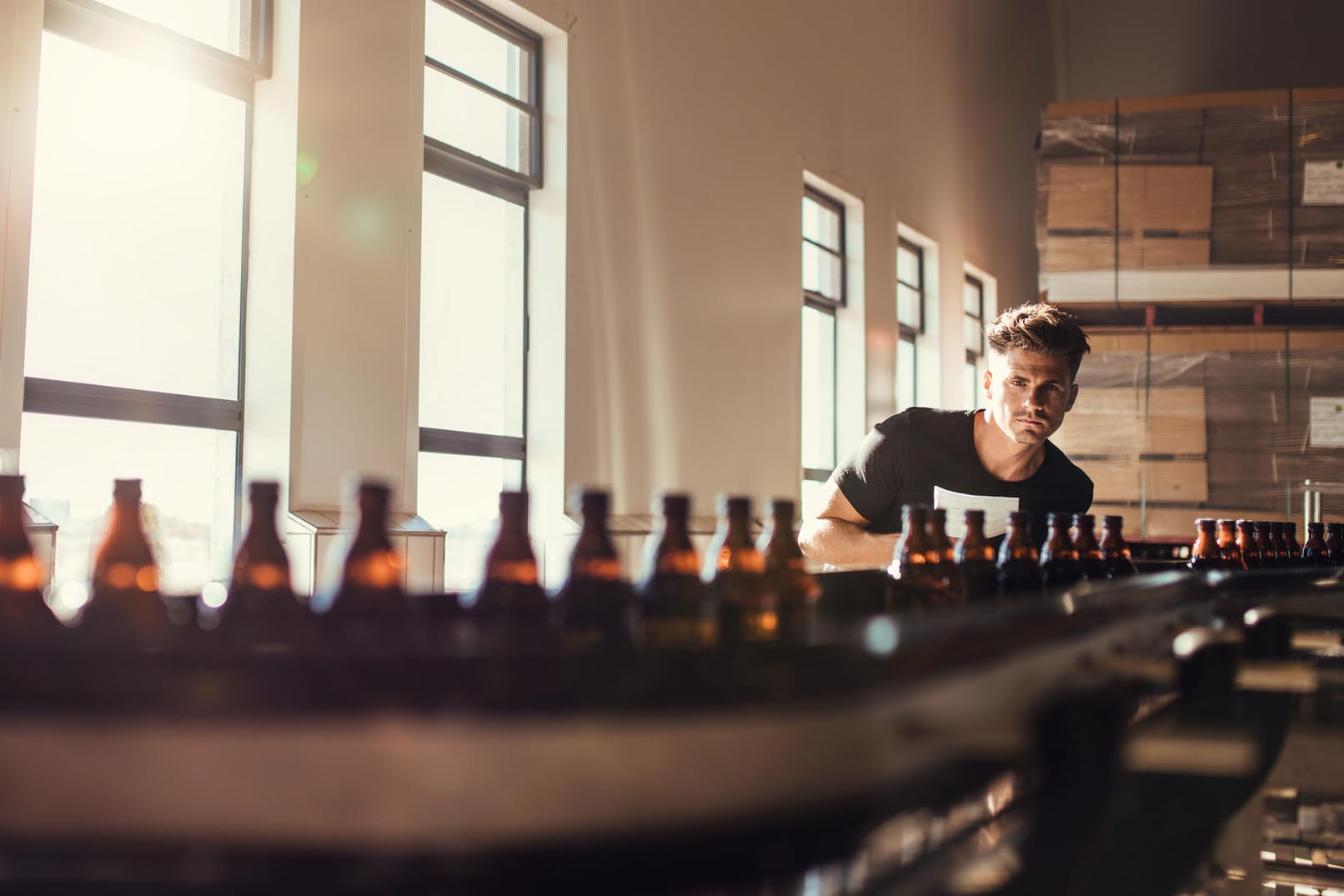 Brauer in lokaler Biermanufaktur: Die Steuerlast für Selbstständige lässt sich durch das Absetzen beruflicher Ausgaben in der Regel senken. Brauer in lokaler Biermanufaktur: Die Steuerlast für Selbstständige lässt sich durch das Absetzen beruflicher Ausgaben in der Regel senken.