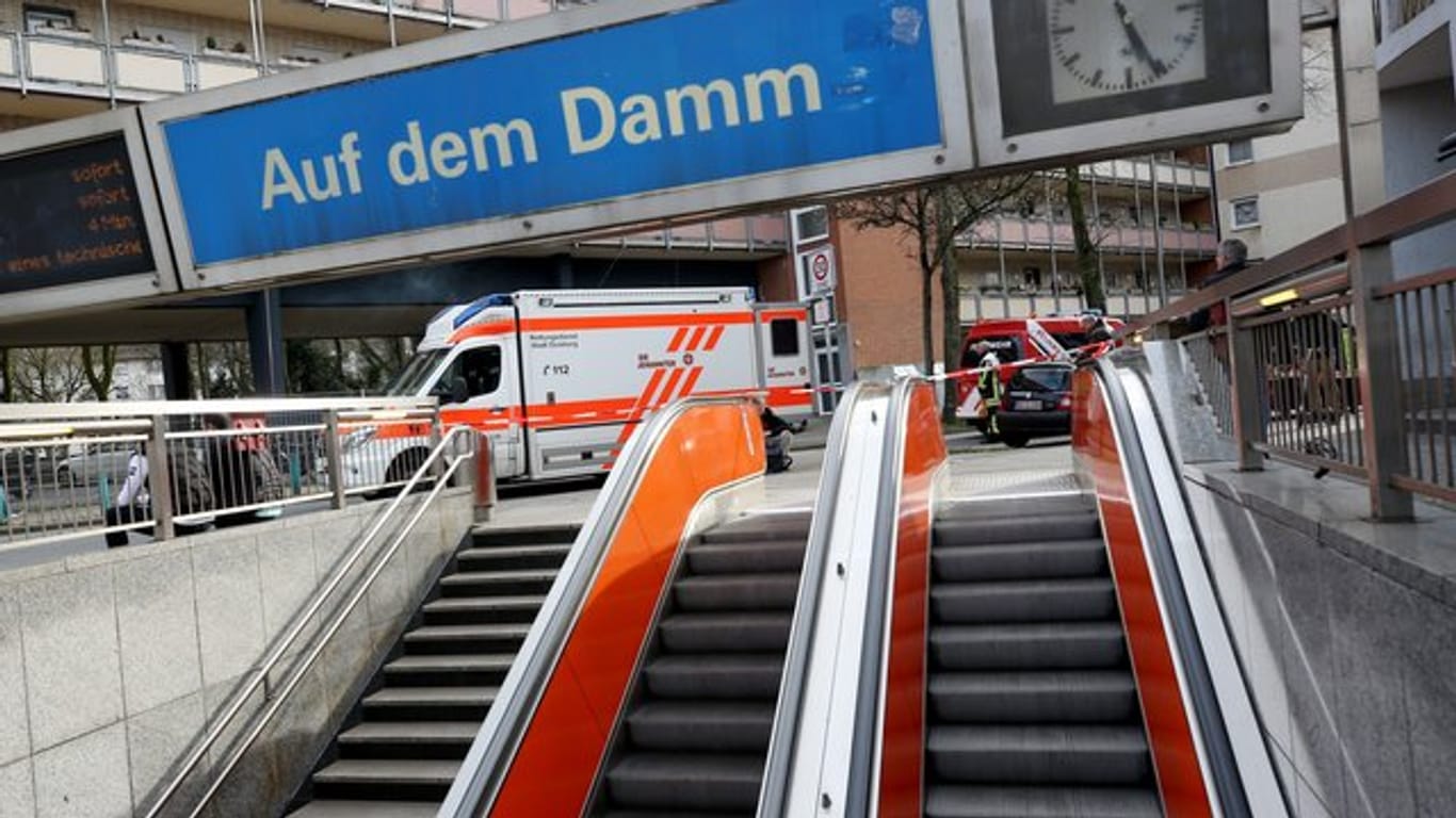 Die U-Bahnstation "Auf dem Damm" ist wegen eines Unfalls gesperrt.