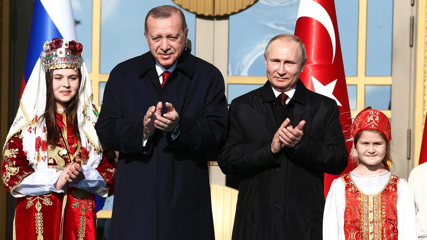 Wladimir Putin und Recep Tayyip Erdogan: Die Staatschefs haben bei Putins Besuch den Bau des ersten türkischen Atomkraftwerks eröffnet und führen Gespräche über den Syrien-Konflikt.