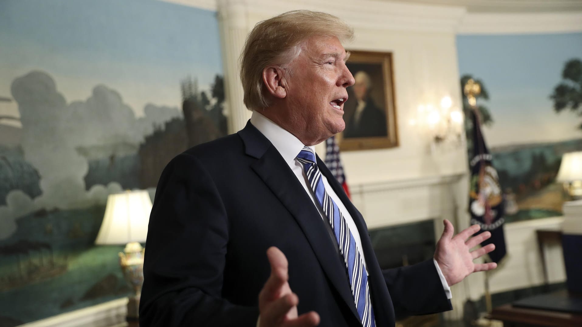 US-Präsident Donald Trump will künftig Soldaten die Grenze nach Mexiko sichern lassen. Das sei ein "großer Schritt", bis seine geplante Mauer fertig gestellt ist.