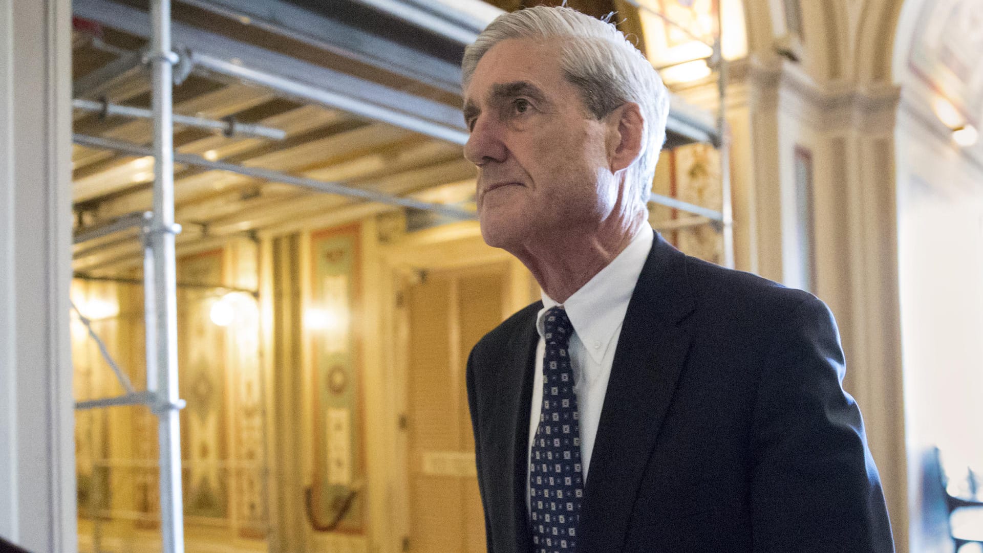 FBI-Sonderermittler Robert Mueller: Der "Washington Post" zufolge bereitet er einen Bericht über die Aktivitäten des US-Präsidenten in seiner Amtszeit und möglicher Behinderung der Justiz vor. FBI-Sonderermittler Robert Mueller: Der "Washington Post" zufolge bereitet er einen Bericht über die Aktivitäten des US-Präsidenten in seiner Amtszeit und möglicher Behinderung der Justiz vor.
