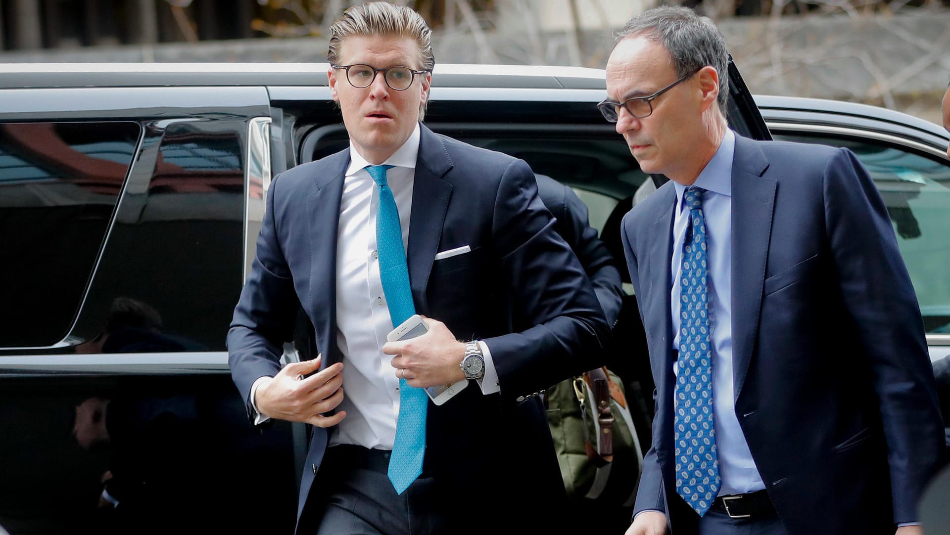 30 Tage Haft und 20.000 US-Dollar Strafe: Alex van der Zwaan (l.) ist der erste Verurteilte im Zuge der Mueller-Ermittlungen.