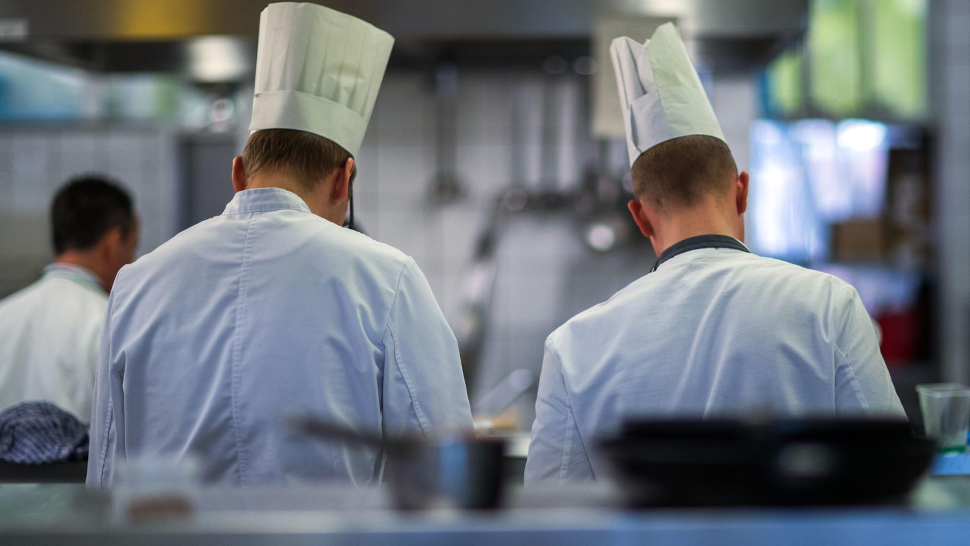 Köche bei den Landesmeisterschaften des Gastro-Nachwuchses in Stralsund: Im Gastrogewerbe bricht jeder zweite Auszubildende die Lehre ab.