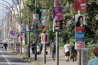 Bunter Wahlkampf auf der Straße: Die deutschen Parteien verlagern ihren Wahlkampf immer mehr ins Netz.