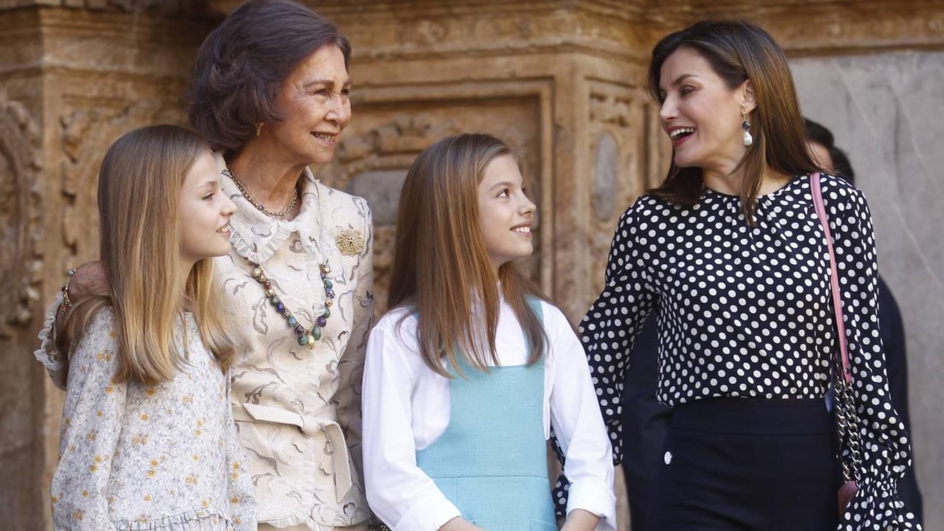 Königin Letizia: Hier scheint mit ihrer Schwiegermutter noch alles in Ordnung zu sein – oder täuscht der Eindruck?
