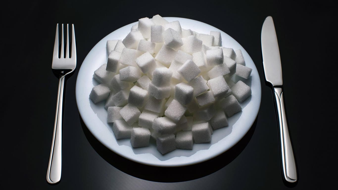 Zucker richtig erkennen: Ein genauer Blick auf die Zutatenliste lohnt sich.