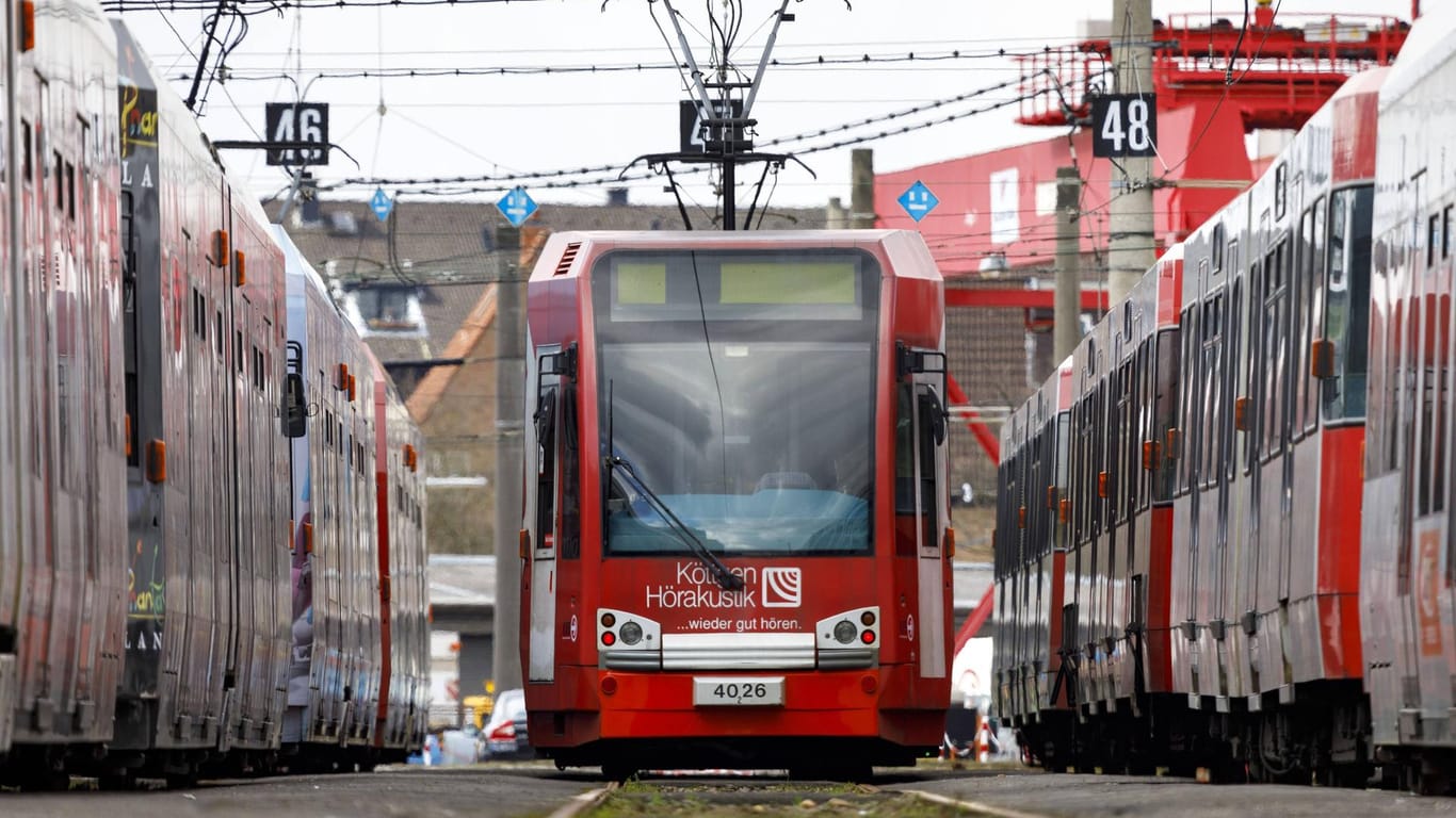 Bahnen in Köln: In großen und wachsenden Städten steigt der Bedarf an Nahverkehrsmitteln.