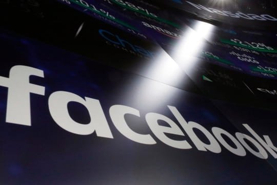 Facebook wusste seit 2015 von dem Datenmissbrauch, gab sich aber mit der Zusicherung der Firma zufrieden, dass die Daten angeblich gelöscht wurden.