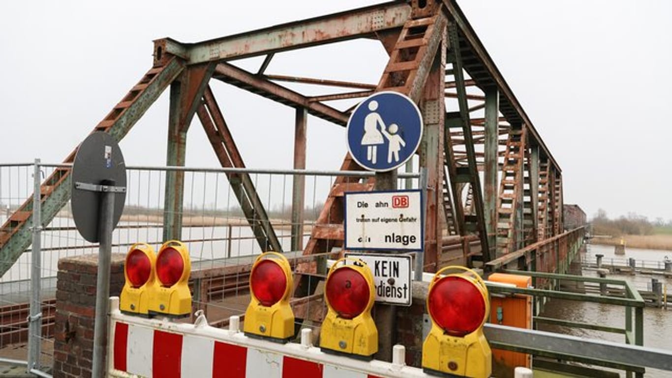 Die gesperrte Friesenbrücke bei Weener