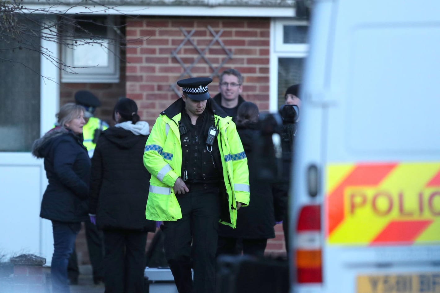 Polizisten im südenglischen Salisbury (Archiv): Das Gift, mit dem Skripal attackiert wurde, soll angeblich aus einem russischen Labor stammen.