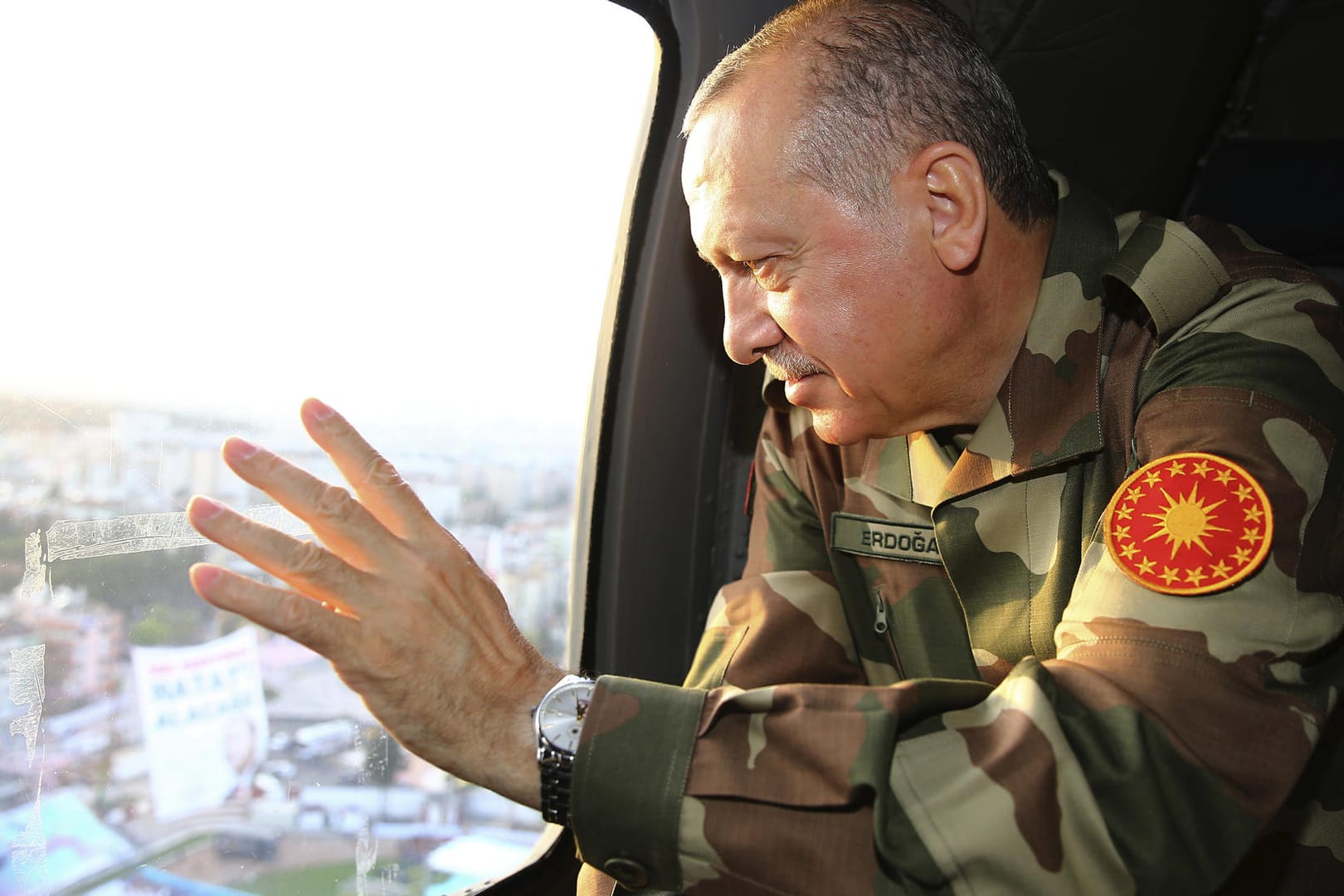 Recep Tayyip Erdogan in Uniform: Der türkische Geheimdienst hat angeblich Terrorverdächtige aus 18 Staaten zurück in die Türkei gebracht, bestätigte ein Sprecher des Präsidenten.