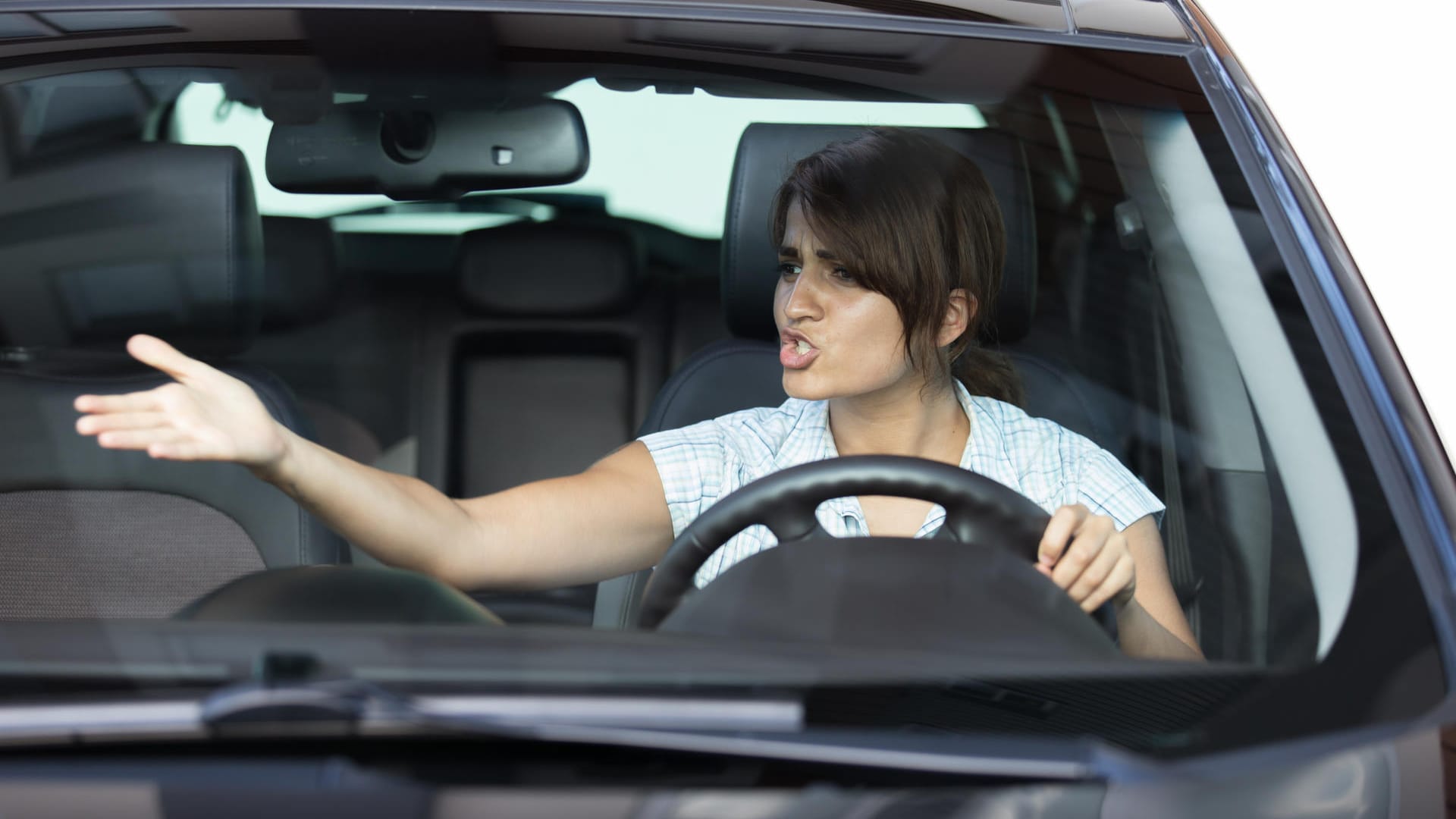 Pöbelnde Fahrerin: Immer sind es die anderen, die so schlecht fahren.