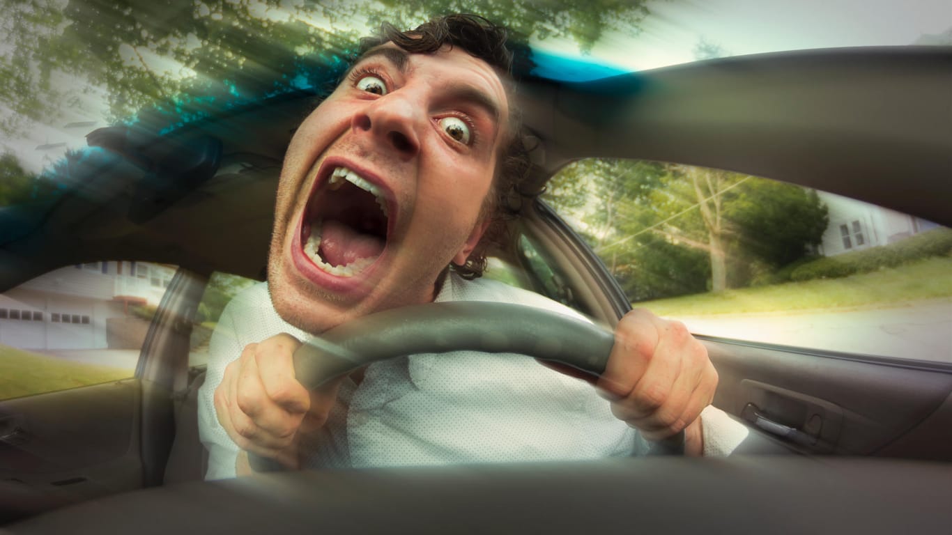 Fahrer in Panik: Wer keinen Führerschein hat, sollte auch nicht Auto fahren.