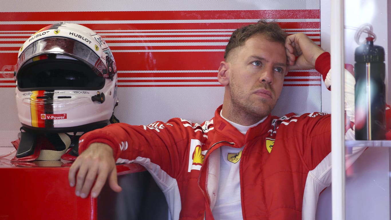 Sebastian Vettel: In der Vorsaison siegte der Heppenheimer in Bahrain. von Ferrari sitzt in der Garage beim ersten Training.