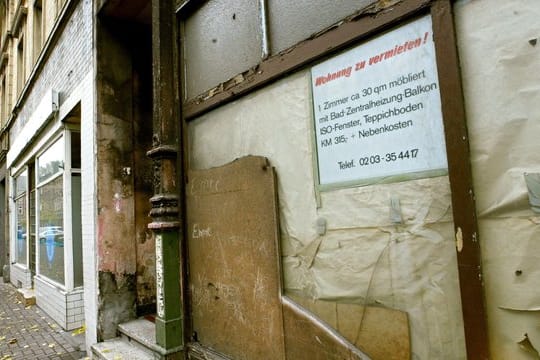 Baufälliger Straßenzug im Duisburger Stadtteil Marxloh: Duisburgs Oberbürgermeister Sören Link (SPD) wirft Minister Spahn "Pauschalurteile" vor, die von "Ahnungslosigkeit" zeugten.