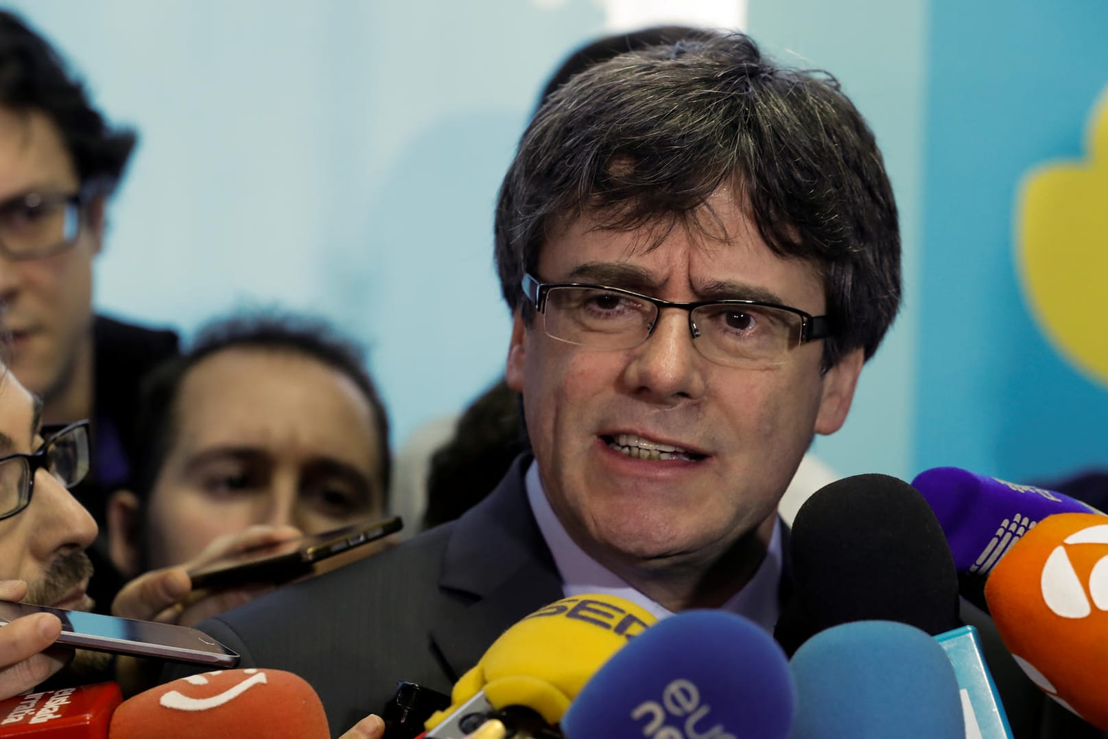 Carles Puigdemont spricht in Belgien mit Medienvertretern: Der ehemalige katalanische Regionalpräsident sitzt seit 25. März in deutscher Untersuchungshaft.