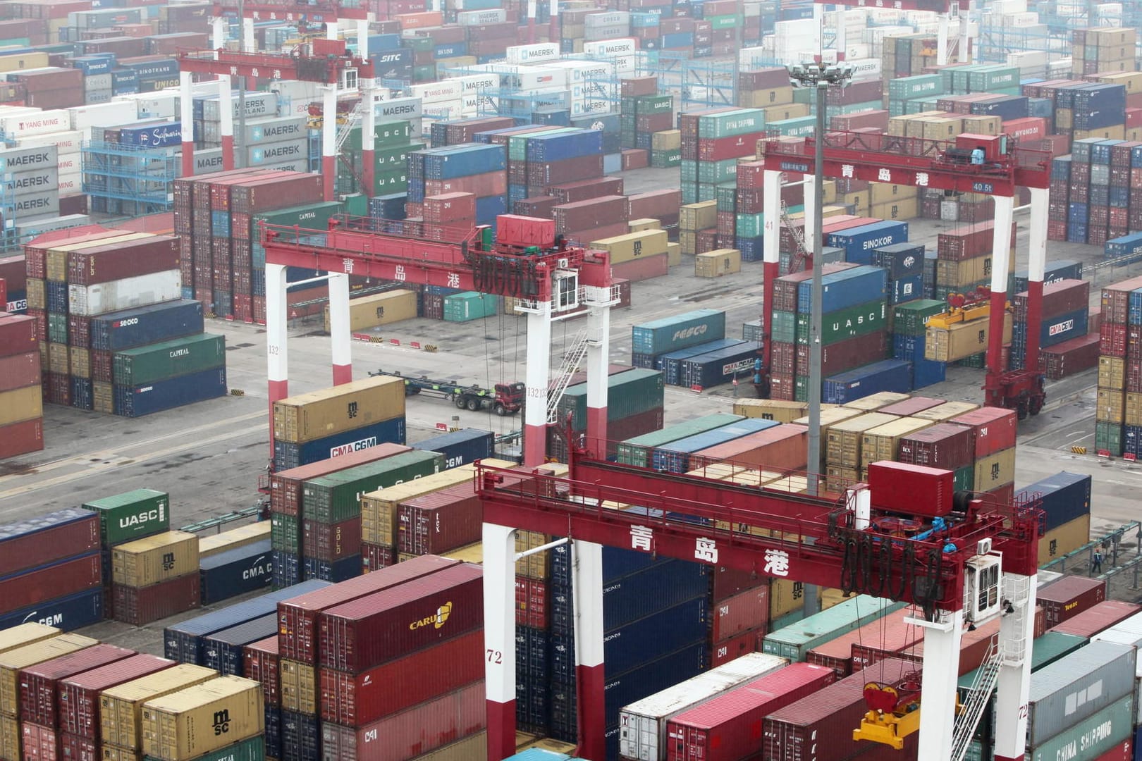 Hafen im chinesischen Qingdao (Archiv): Strafzölle auf US-Agrarprodukte könnten Trump empfindlich treffen.