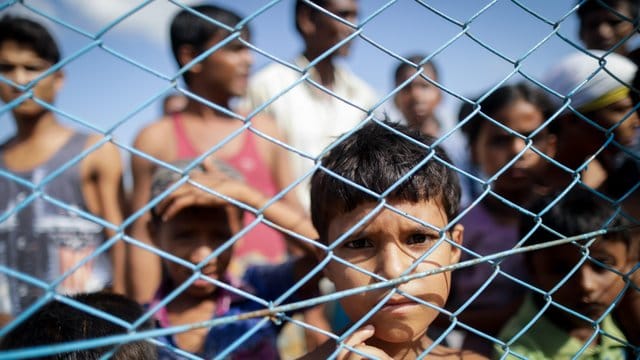 Rohingya-Kinder in einem Flüchtlingslager in Bangladesch.