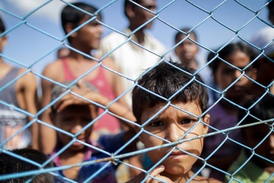 Rohingya-Kinder in einem Flüchtlingslager in Bangladesch.