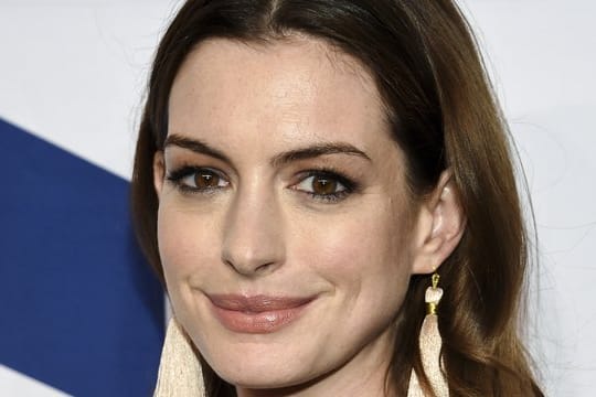 Anne Hathaway baut vor.