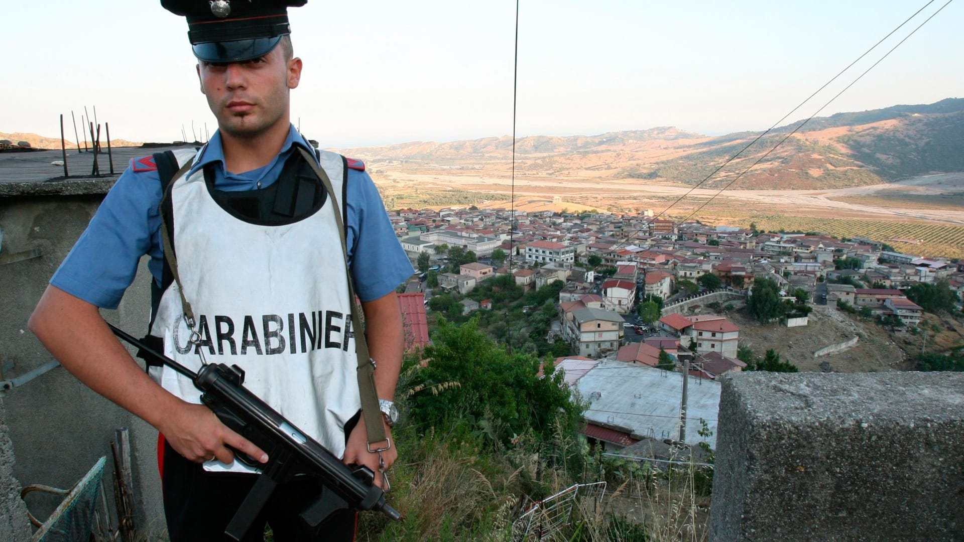 Anti-Mafia-Aktion in Italien (Symbolbild): Italienische Polizisten konnten einen wichtigen Clan-Chef verhaften. Anti-Mafia-Aktion in Italien (Symbolbild): Italienische Polizisten konnten einen wichtigen Clan-Chef verhaften.