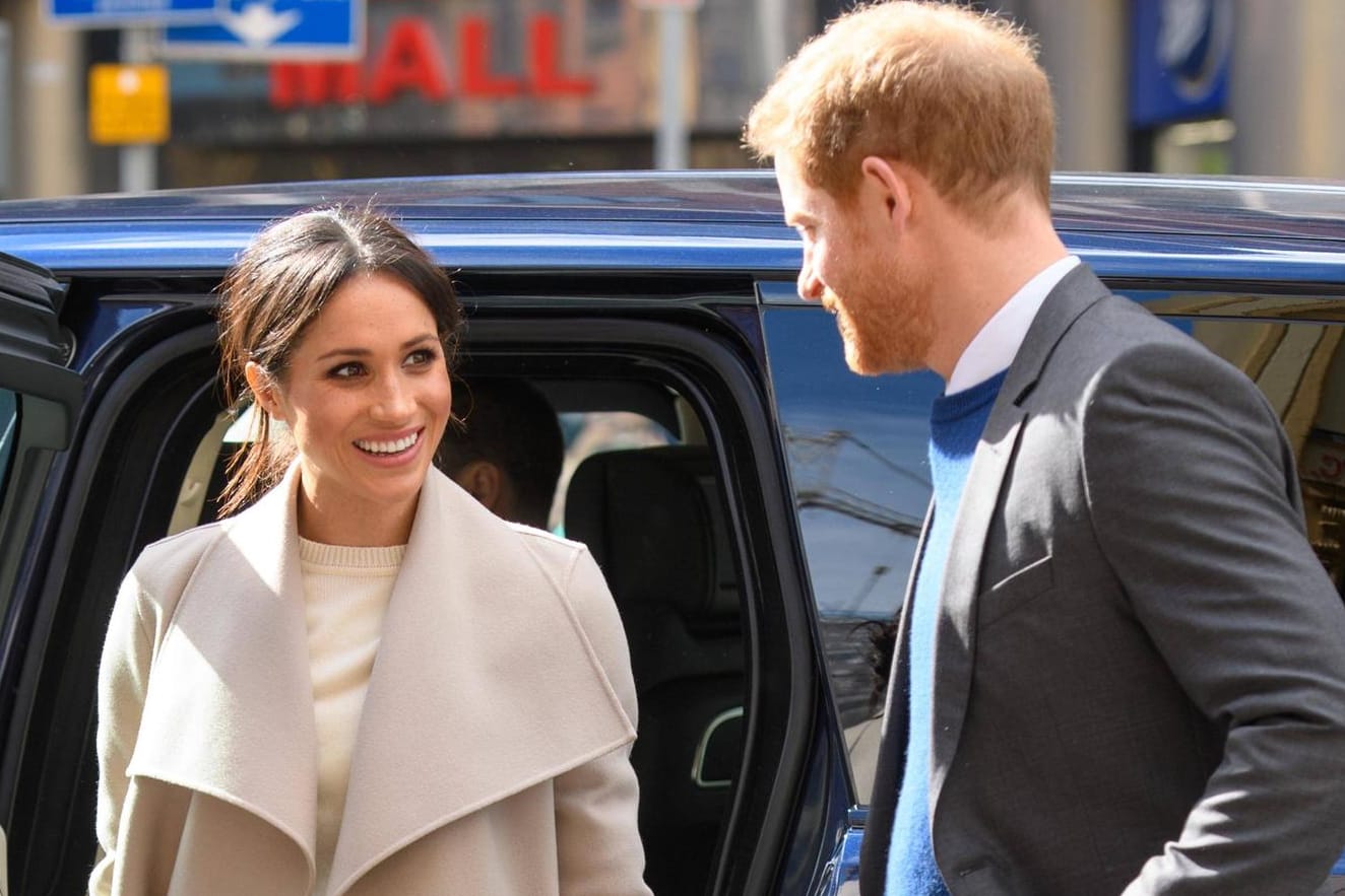 Meghan Markle und Prinz Harry sind ein Herz und eine Seele: Dennoch belasten neue Anschuldigungen das Ansehen der zukünftigen Prinzessin.