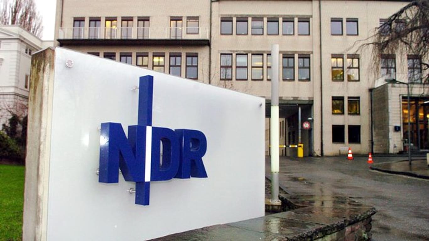 Neben großen privaten Radiosendern drohen auch dem NDR, MDR und Deutschlandradio die UKW-Abschaltung.