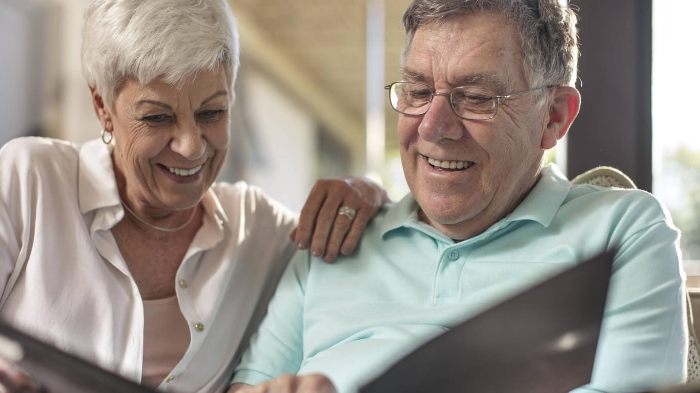 Gehirnaktivität im Alter: Viele ältere Menschen können ihre kognitiven und emotionalen Fähigkeiten länger behalten, als bisher angenommen.