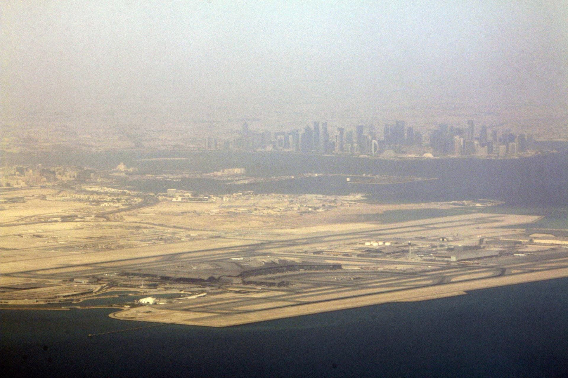Airport im Dunst: Der neue Hamad International Airport in Doha, Hauptstadt von Katar.