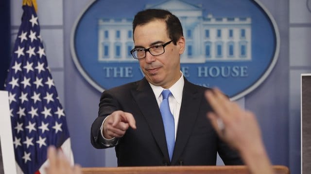 US-Finanzminister Steve Mnuchin bei einem Pressebriefing des Weißen Hauses in Washington.