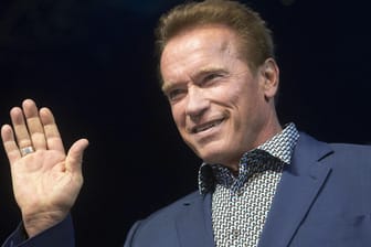 Arnold Schwarzenegger: Nach seiner Operation am Herzen ist der Schauspieler jetzt aus dem Krankenhaus entlassen worden.
