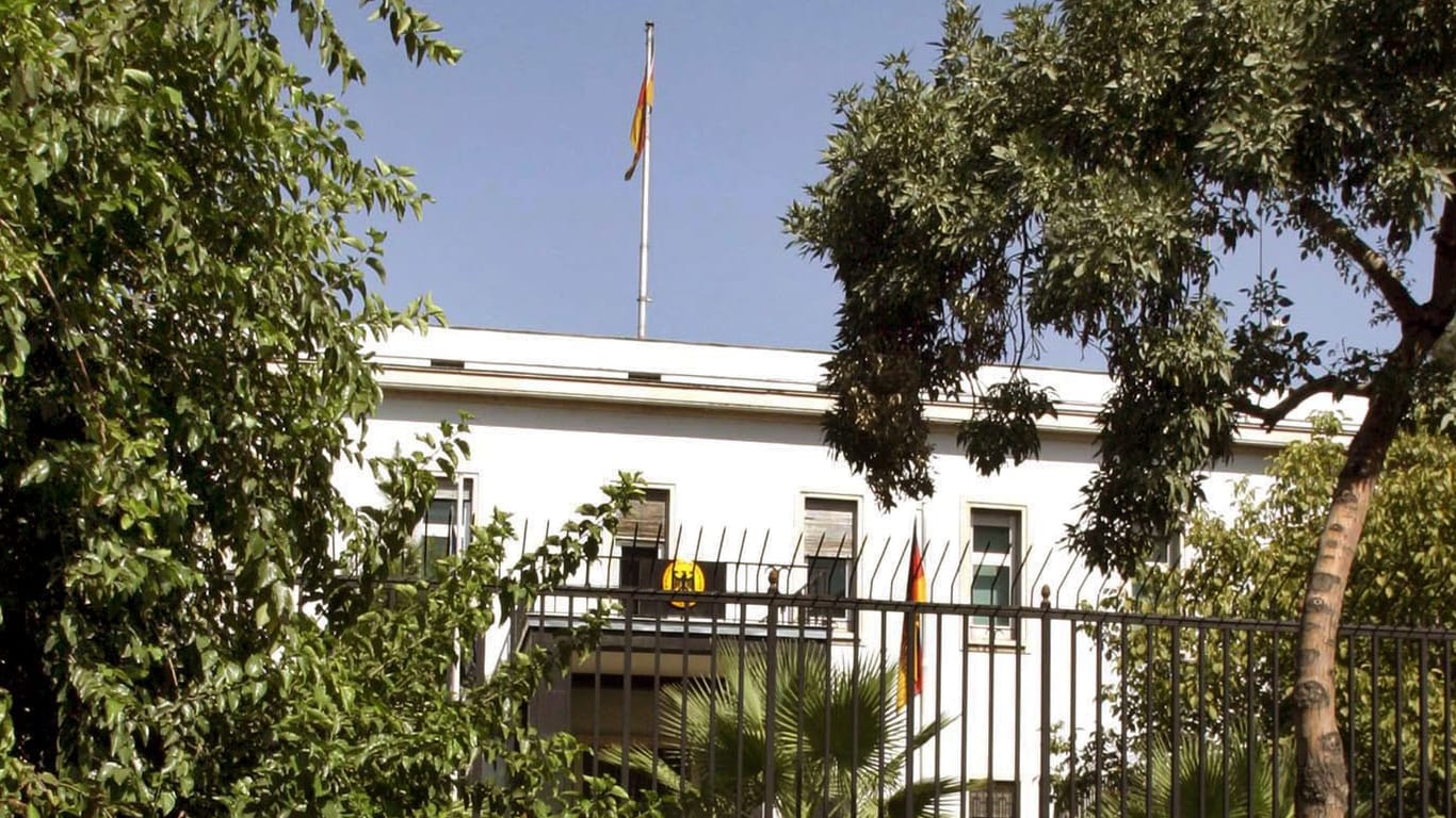 Die deutsche Botschaft in Teheran: Korruptionsverdacht an deutschen Botschaften in Iran und Libanon.