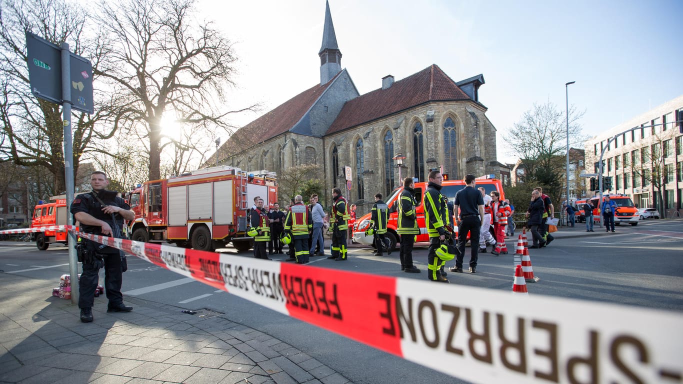 Teile der Innenstadt von Münster sind abgesperrt: In der Universitätsstadt sind am Samstag mehrere Menschen gestorben, als ein Auto in eine Menschenmenge fuhr.