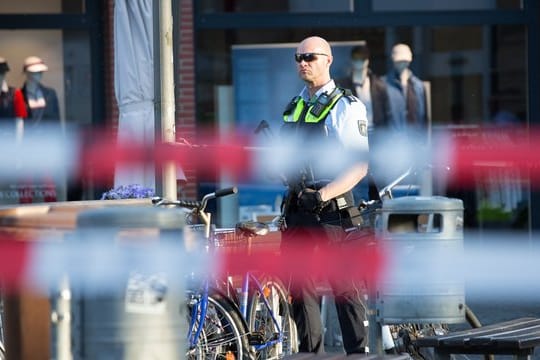 Bewaffnete Polizisten in der Innenstadt.