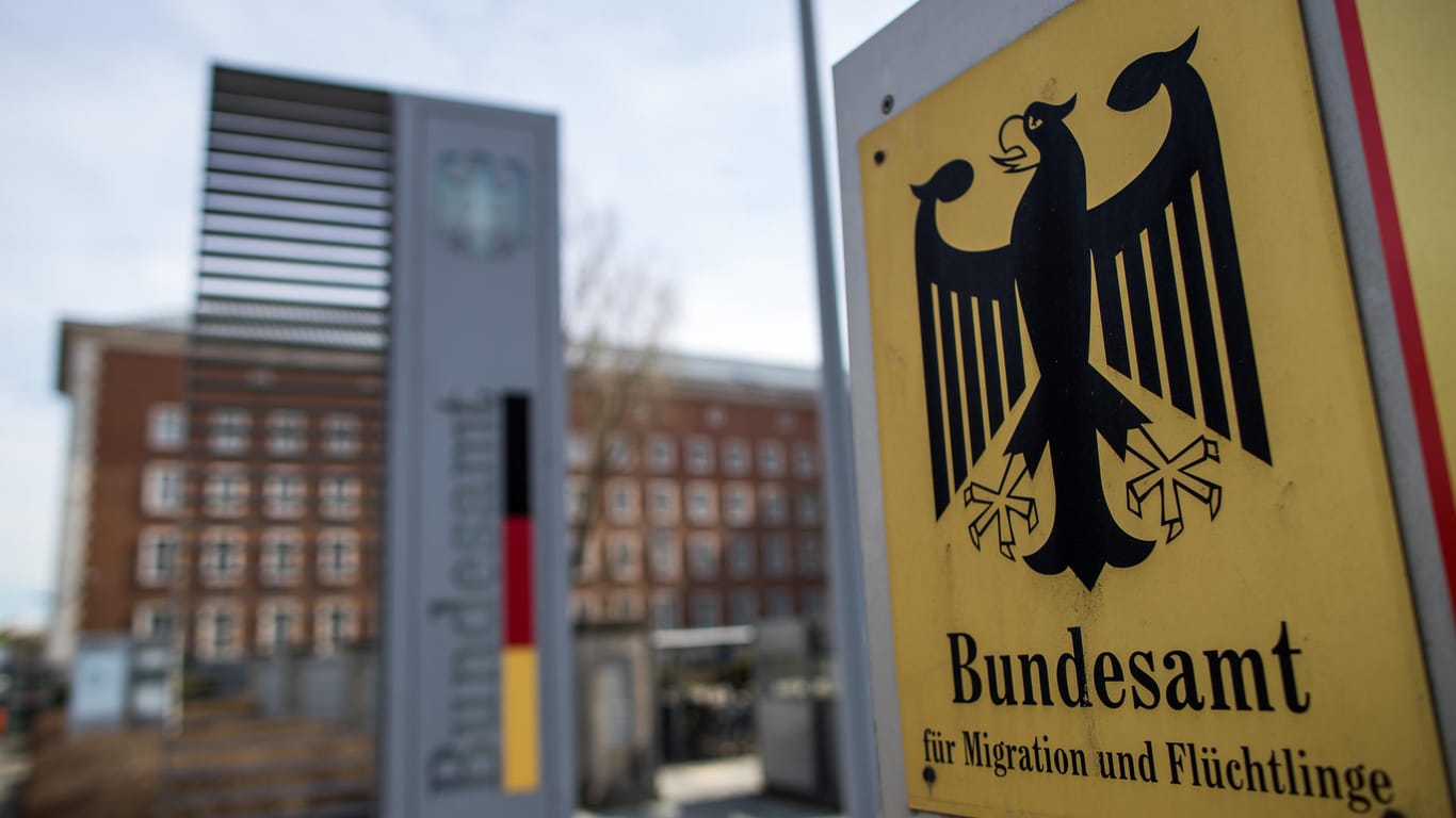 Bundesamt für Migration und Flüchtlinge (BAMF): Immer mehr Menschen, die schon in einem anderen EU-Land Asyl genießen, stellen in Deutschland einen Zweitantrag.