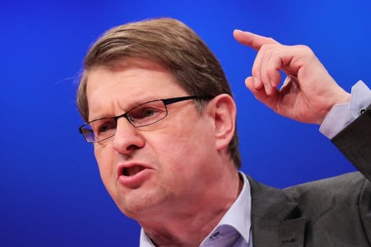 Ralf Stegner besteht darauf, dass Merkel in der Bamf-Affäre für Aufklärung sorgt.
