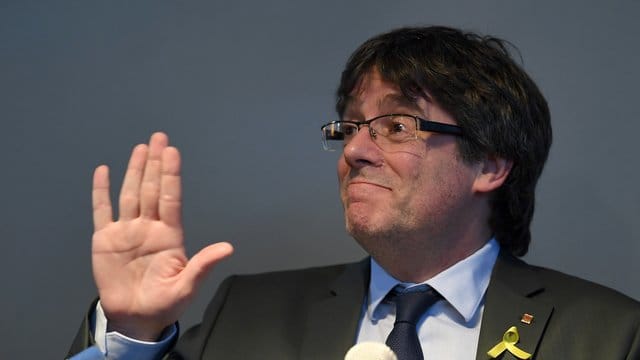 Carles Puigdemont, ehemaliger Präsident der spanischen Region Katalonien, gibt am Samstag in Berlin eine Pressekonferenz.