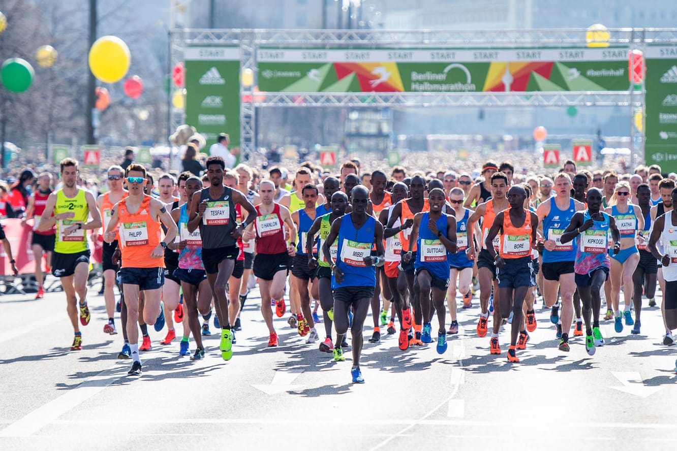 Der Berliner Halbmarathon: Laut eines Medienberichtes hat die Berliner Polizei einen Anschlag auf die Veranstaltung verhindert.