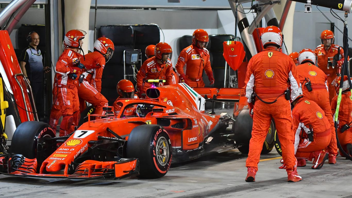 Der Moment vor dem Unglück: Kimi Räikkönen fährt in die Boxengasse.