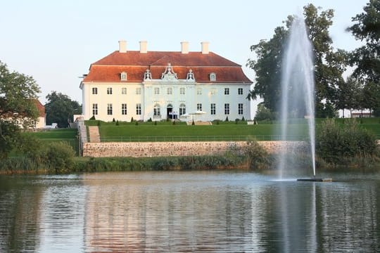 Das Gästehaus der Bundesregierung ist traditionell Schauplatz der Arbeitstagungen des Bundeskabinetts.